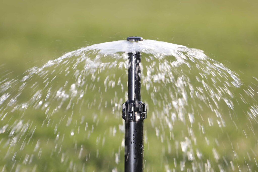 آبیاری قطره‌ای (Drip Irrigation)